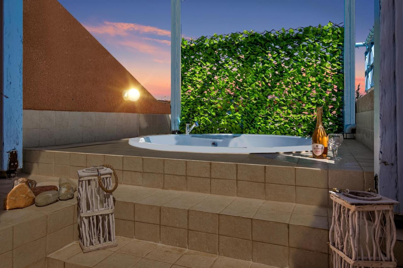 Antonia'S Palace Rooftop Jacuzzi Stunning View Paphos ภายนอก รูปภาพ